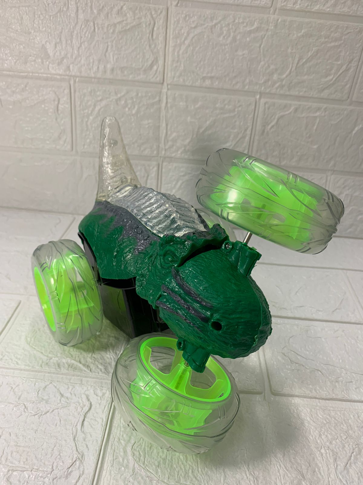 Miniatura 2 de Carro loco en forma Dinosaurio